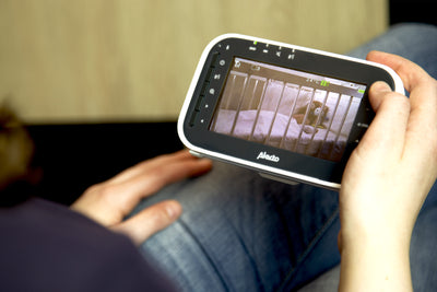 Alecto DVM200M - Babyphone mit Kamera und 4,3"-Farbdisplay, Weiß/Anthrazit