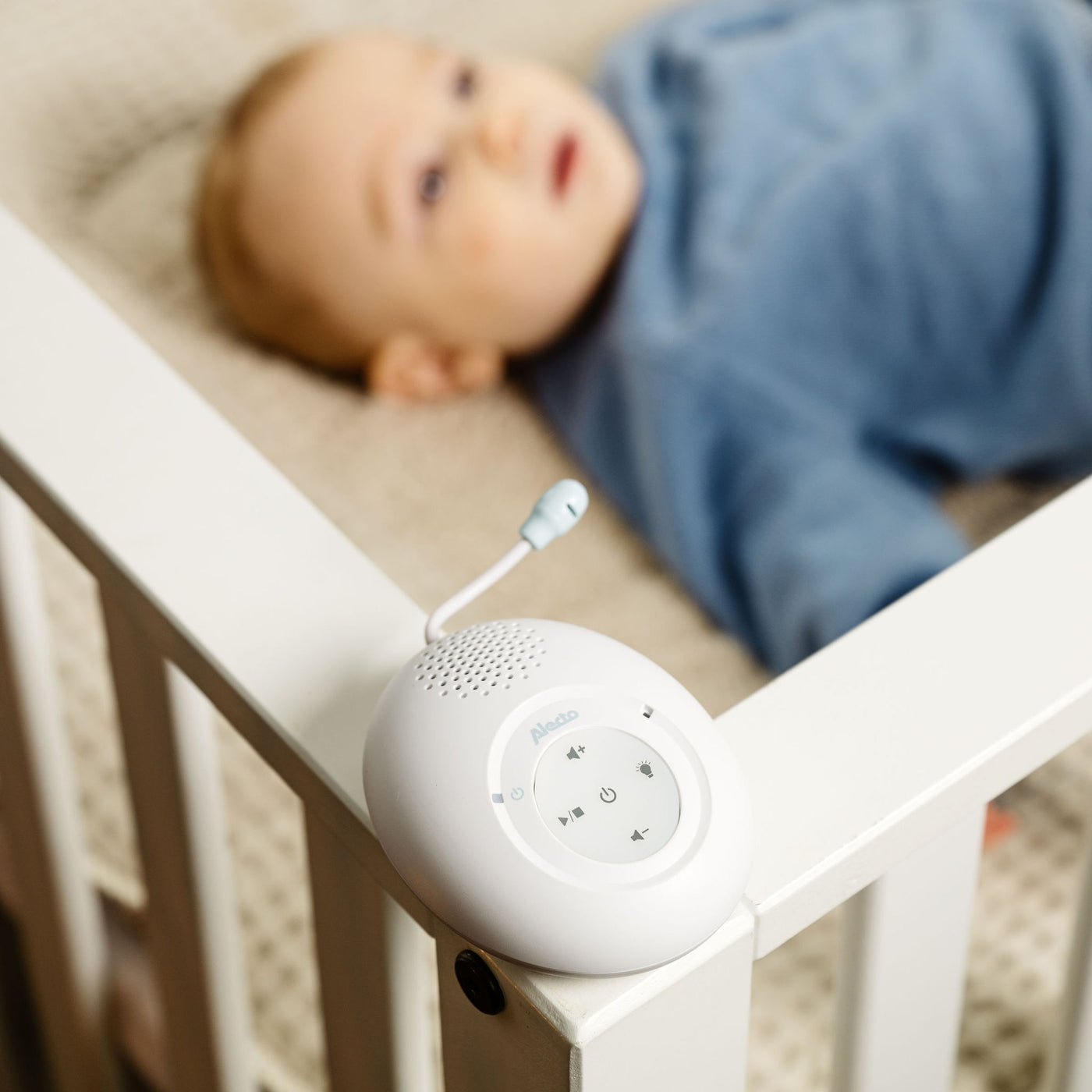 Alecto DBX120 - DECT Babyphone mit Full ECO-Modus und Display, weiß/blau