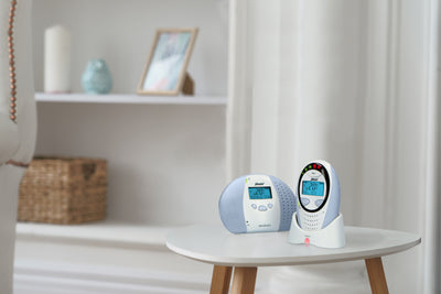 Alecto DBX-88 ECO - DECT Babyphone mit Full ECO-Modus und Display, weiß/blau