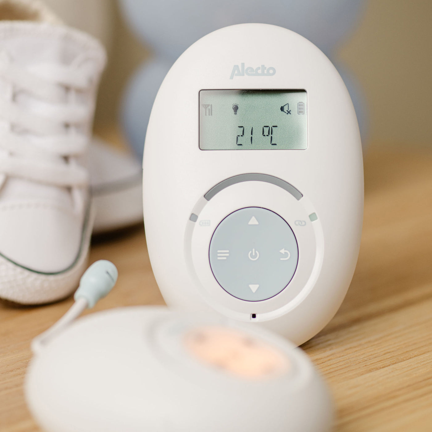 Alecto DBX120 - DECT Babyphone mit Full ECO-Modus und Display, weiß/blau