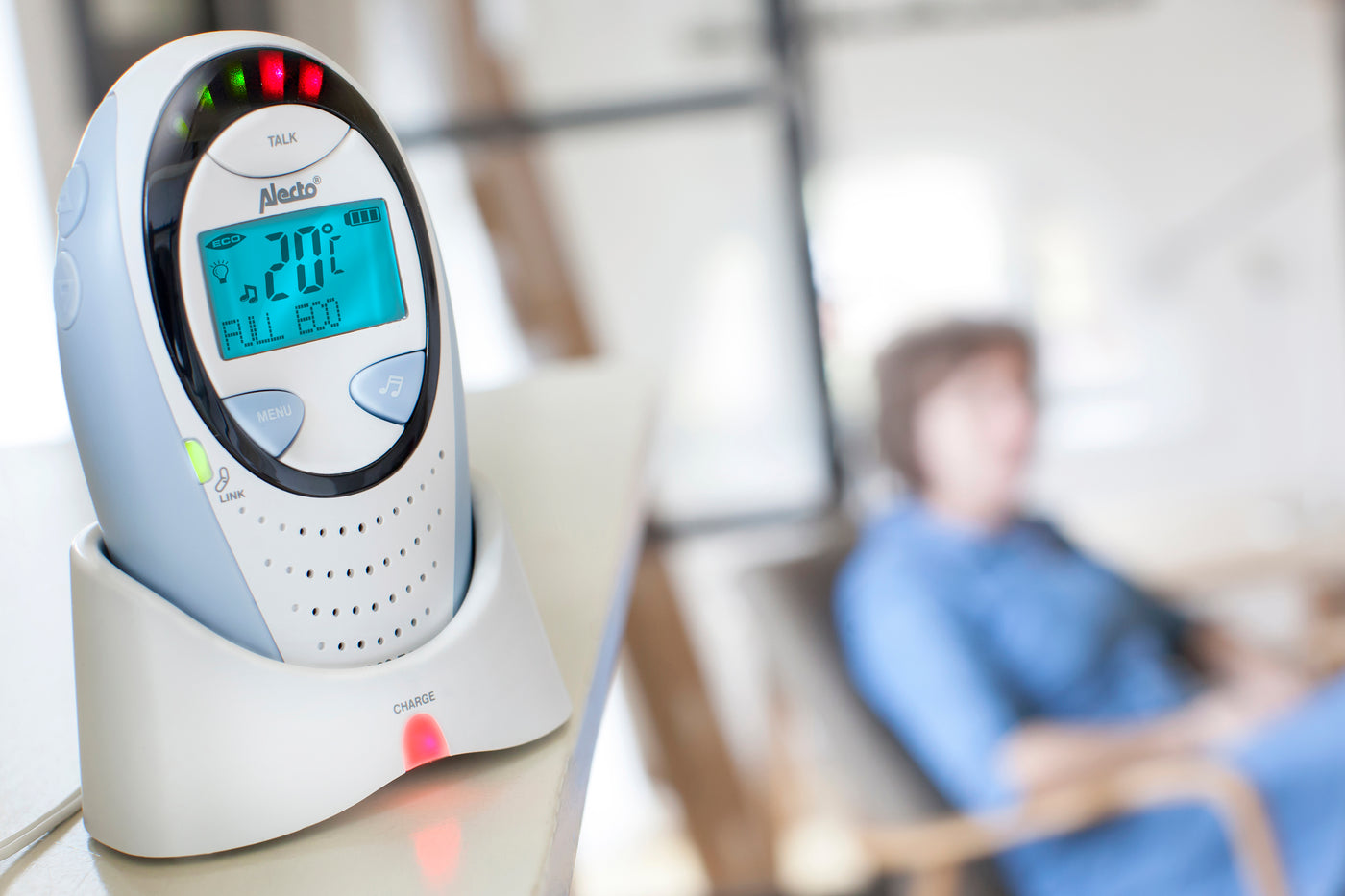 Alecto DBX-88 ECO - DECT Babyphone mit Full ECO-Modus und Display, weiß/blau