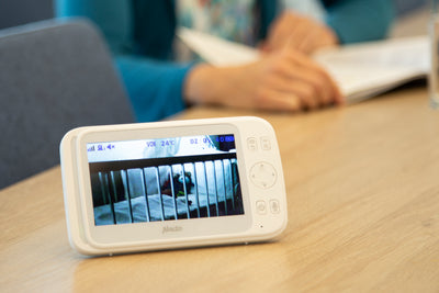 Alecto DVM-275 - Babyphone mit Kamera und 5" Farbdisplay, Weiß