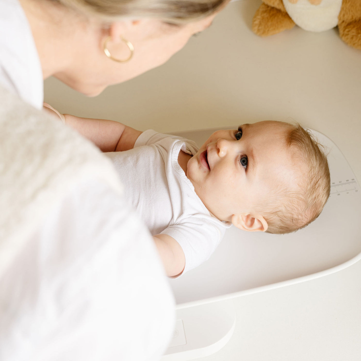 Alecto BC70 - Digitale Babywaage, Personenwaage und Tierwaage in einem - Bis zu 150 kg mit abnehmbarer Wiegefläche - Weiß