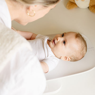 Alecto BC70 - Digitale Babywaage, Personenwaage und Tierwaage in einem - Bis zu 150 kg mit abnehmbarer Wiegefläche - Weiß